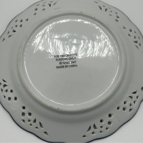 Set of 2 Blue & White Porcelain Hanging Plates - Floral Design - Picture 10 of 14